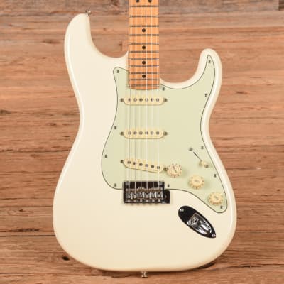 Fender Mexico　Road house　ストラトキャスター Fender Deluxe Roadhouse Stratocaster - YouTube