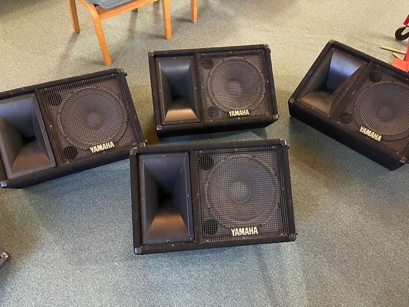 4-Pack Yamaha SM12IV 300 Watt 2-Way Stage Monitor Speakers (Black) PLUS  LTX10M Monitor Wedge