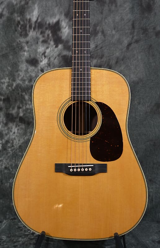 ナルト　MartinHD 28V【2015年製・美品】 Martin Standard Series HD-28 (2005 - 2017) | Reverb