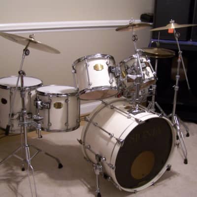 Premier Signia Maple 5-Piece White Pearl Drum Set with Stands and Cases image 1