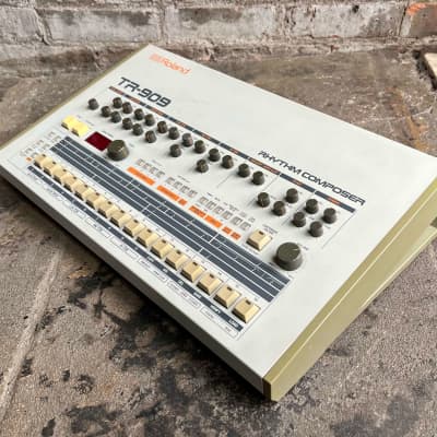 Roland TR-909 Rhythm Composer 1983 - 1985 - White image 5
