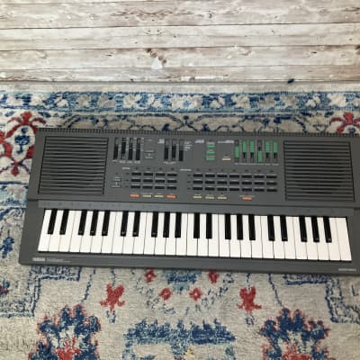 Used Yamaha PSS-460 80s synthesizer keyboard
