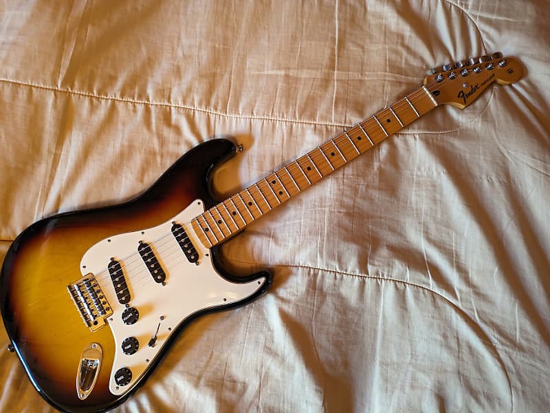 Fender Mexican Standard Stratocaster 2010 Sunburst, locking Reverb
