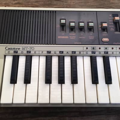 Casio Casiotone MT-70 - great condition, psu, original manual