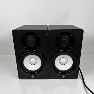 Buy Yamaha HS5 Studio Monitor Speakers with Isolation Pads, Cables and  Ebook - Pair Online