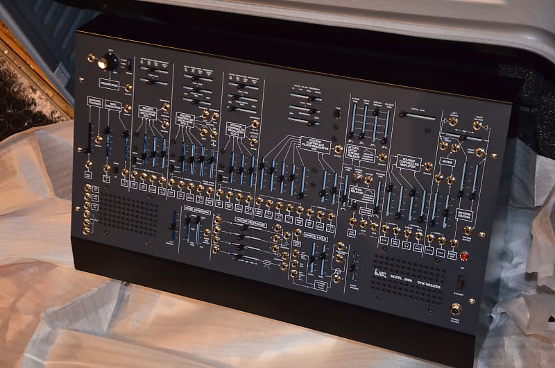 ARP 2600 M Semi-Modular Synthesizer made by Korg * vintage style reissue synth that delivers the authentic sounds of the seventies * this is a really great synth...you will love it * comes with a Korg keyboard and a fine trolley case * image 1