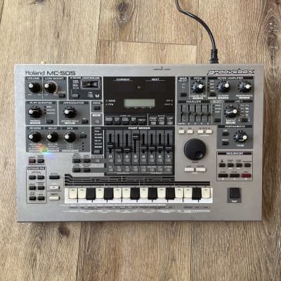 Roland MC-505 Groovebox