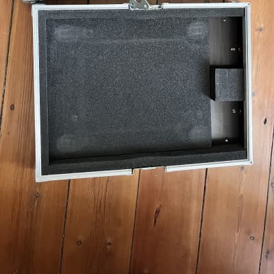 2x Pioneer CDJ-2000NXS + 2x Thon Flight Cases image 2