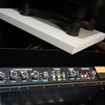 API 2500 Stereo Bus Compressor 2000 - 2019 - Black image 2