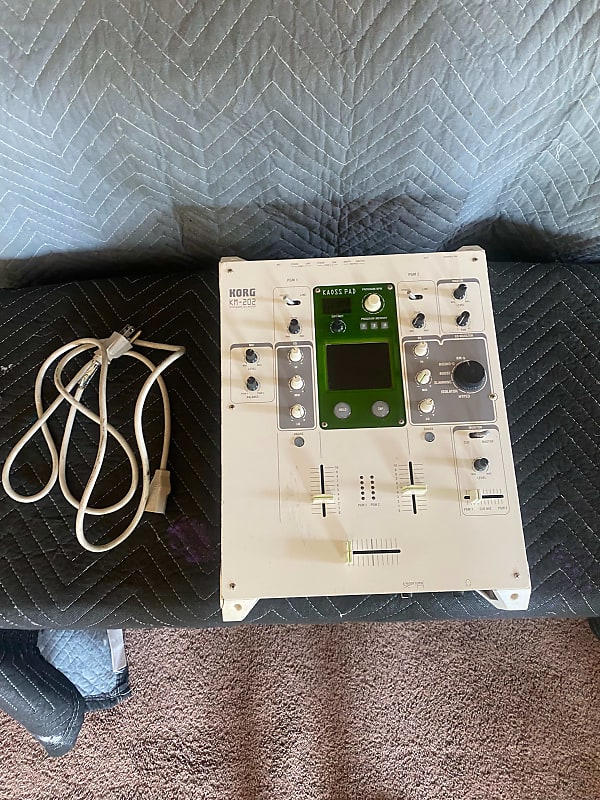 KORG KM-202 DJ mixer with KAOSS pad