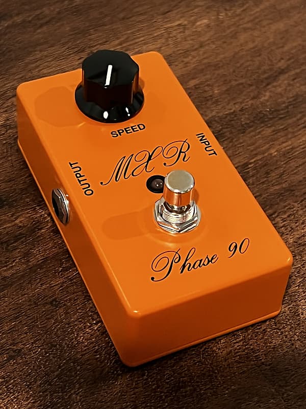 ギター MXR CSP101SL Script Phase 90 LED MXR CSP101SL Script Phase 90 with LED - What To Know & Where