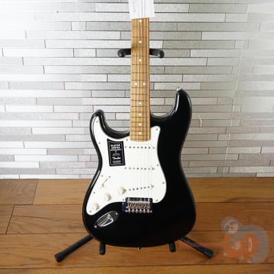 Fender Player Stratocaster Left-Handed with Pau Ferro Fretboard - Black image 9