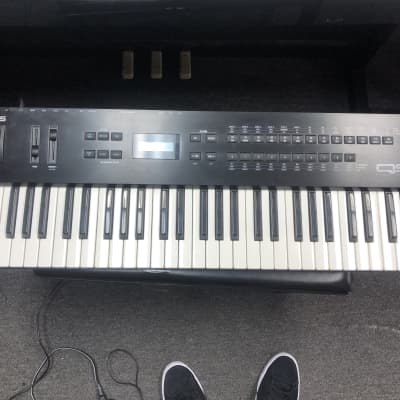 Alesis QS6 64 Voice Expandable Synthesizer