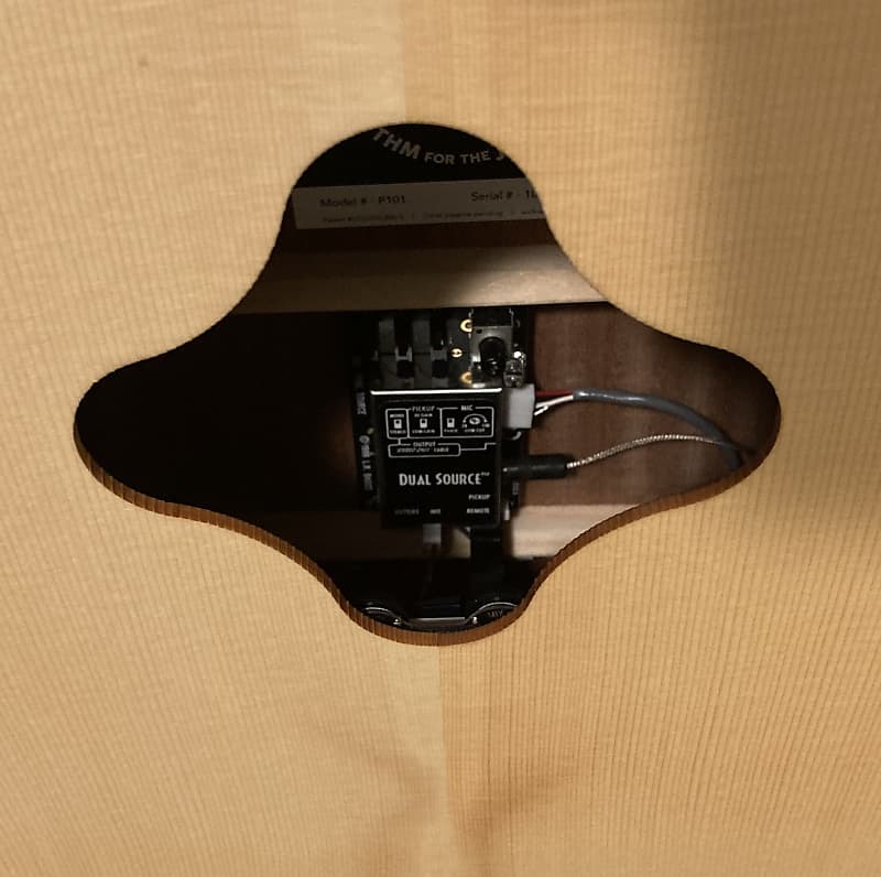 WalkaBout Studio Guitar shaped Standing Cajon