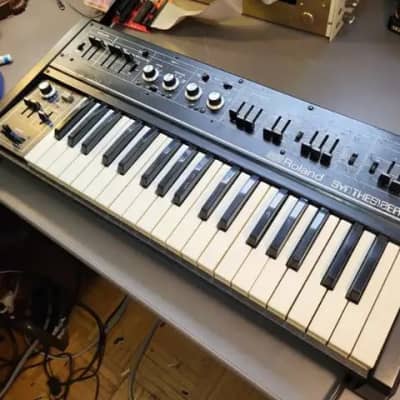 Roland SH-2 37-Key Synthesizer 1979 - 1982 - Black