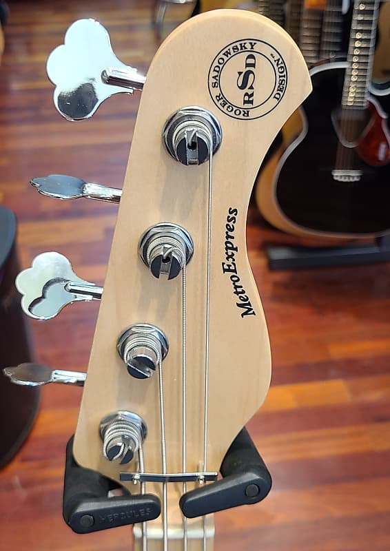 Sadowsky Metro Express PJ Bass with Sadowsky gig bag Olympic Sadowsky Metro Express PJ Bass with Sadowsky gig bag Olympic