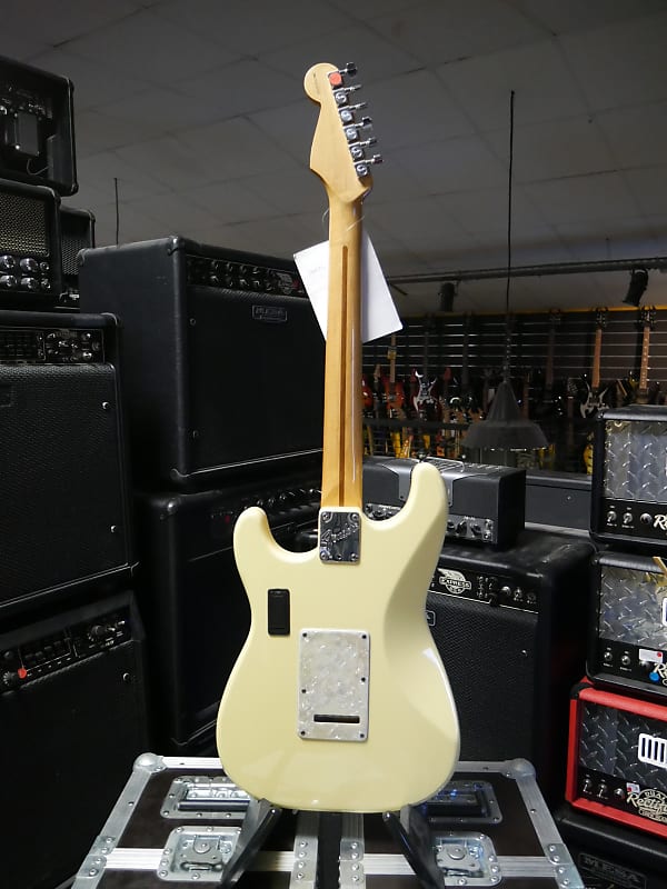 Fender Stratocaster HSS EMG yellow