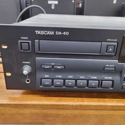 TASCAM DA-40 Dat Recorder  Black imagen 3