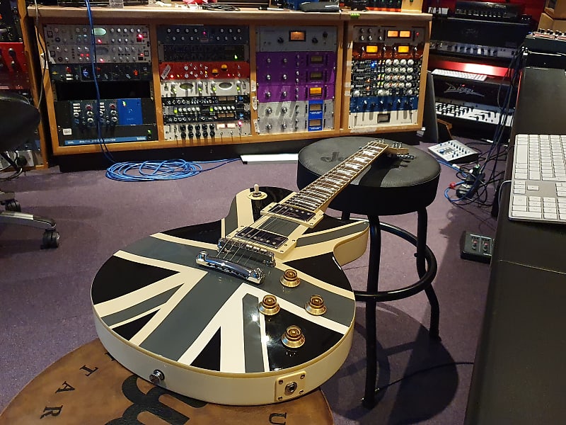 エレキギター　HAND-CRAFTED IN KOREA BY EPIPHONE Need help identifying guitar from late father. Korean made