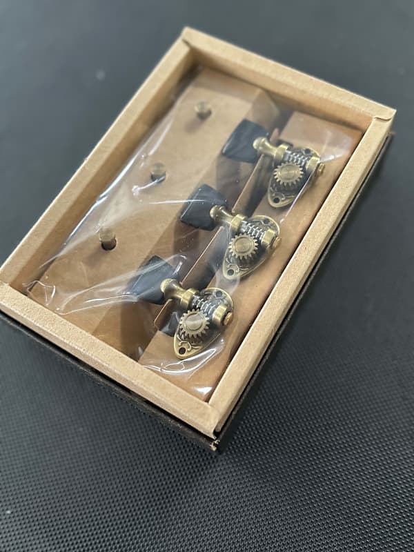 Perona 92b Guitar Tuners Gold with Black Button Reverb