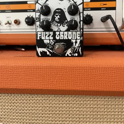 Magic Pedals Fuzz throne 2021 White and black image 1