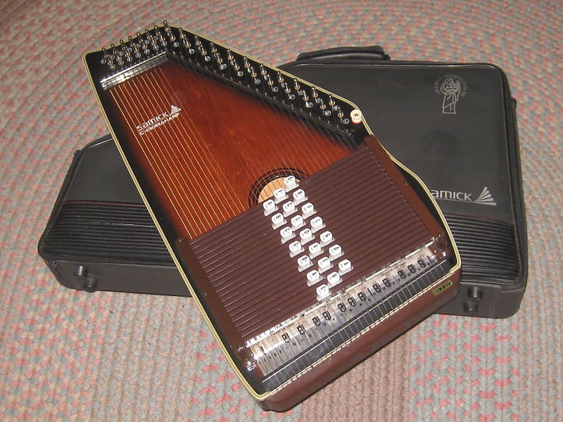Samick Chromaharp Autoharp 21 Chord with Case Ready to Play
