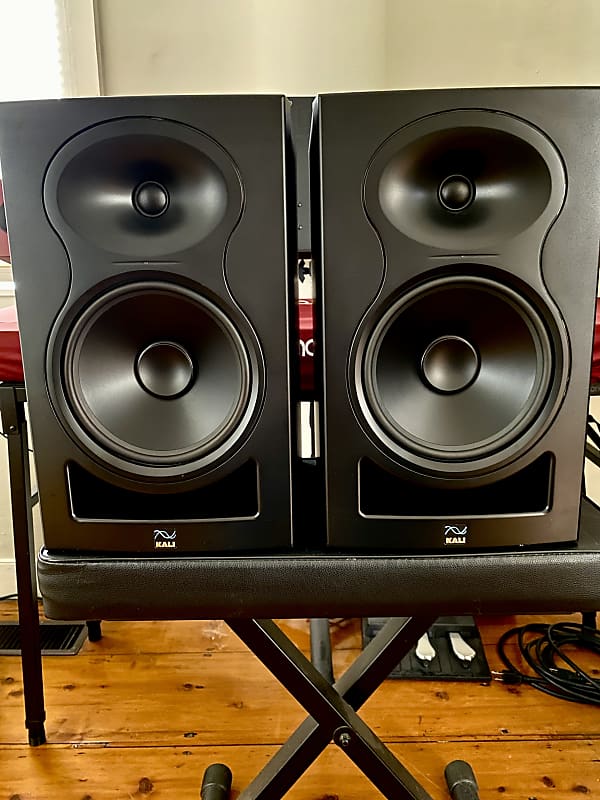 Two  Kali Audio LP-8 Active V1 Studio Monitors  2019 - Black image 1