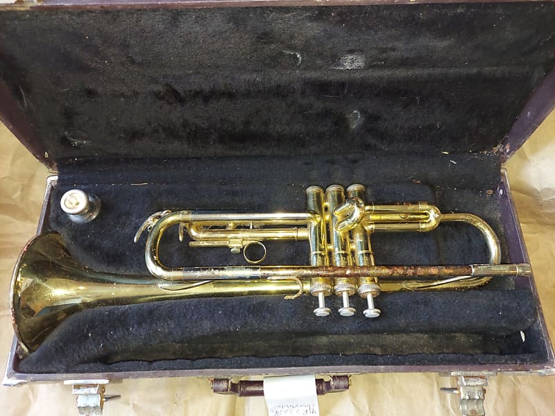 Yamaha YTR-2320 Trumpet, Japan, fair physical condition, good playing condition image 1