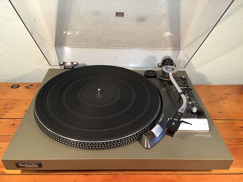 Sweet Technics SL-23 Belt-Drive Semi-Automatic Turntable