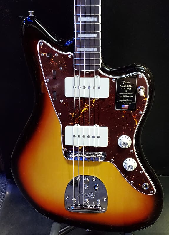 Fender American Vintage II '66 Jazzmaster 3-Color Sunburst w/FREE