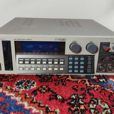 Akai S1100 MIDI Stereo Digital Sampler 1990 - White (Warrant)