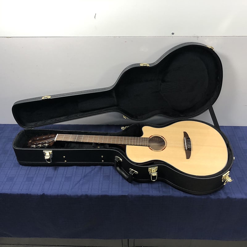Yamaha NTX1 Classical Nylon Acoustic Electric Guitar with Case imagen 1