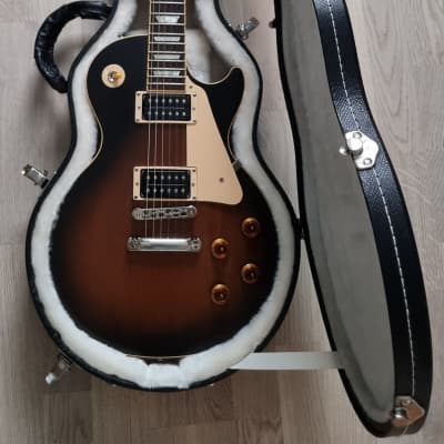 Gibson Guitar Of The Week #33 Les Paul Classic Antique with Mahogany Top 2007 - Satin Vintage Sunburst image 3