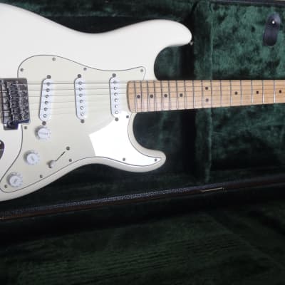 Fender Stratocaster Std 2008 - Olympic White (Players Guitar) image 1