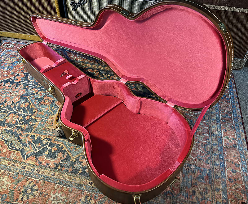 Gibson Custom Shop Lifton J200 Acoustic Guitar Case / Left of Reverb