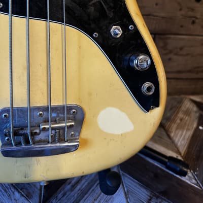 BIG SUMMER BLOWOUT// VINTAGE ALL ORIGINAL Fender Musicmaster Bass 1972 - 1979 - Olympic White image 5
