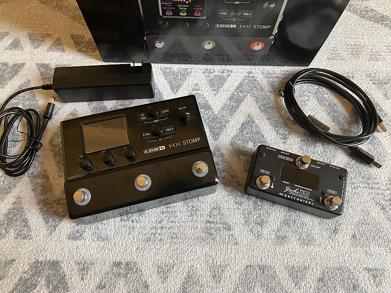 Line 6 HX Stomp Bundle with External MIDI Foot Switch (Mint
