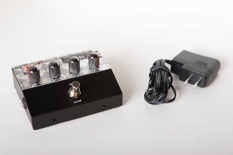 EDEN I-90 ベース用コーラスエフェクター Amazon.com: Eden I90 World Tour Bass Chorus Pedal : Musical