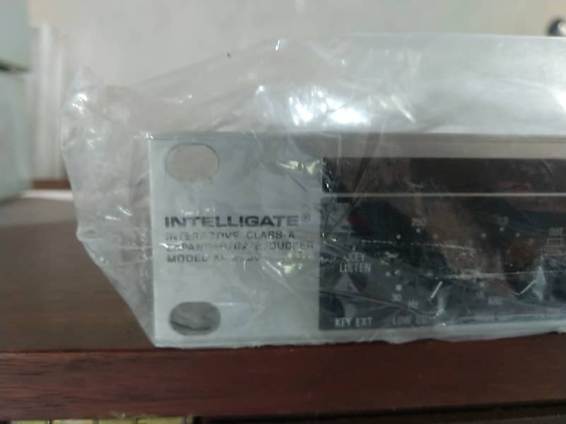 Behringer Intelligate XR2000 2-Channel Interactive Class-A Expander / Gate / Ducker image 1