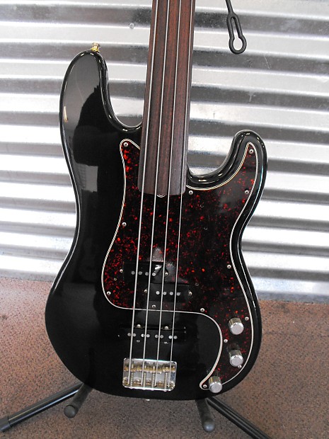 Fretless store pj bass