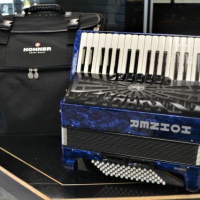 Hohner Bravo III 72 Bass Piano Accordion Blue image 3
