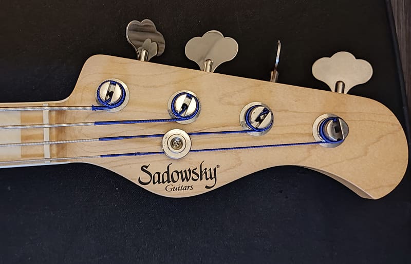 Sadowsky Metroline UV70 Sunburst – Chicago Music Exchange