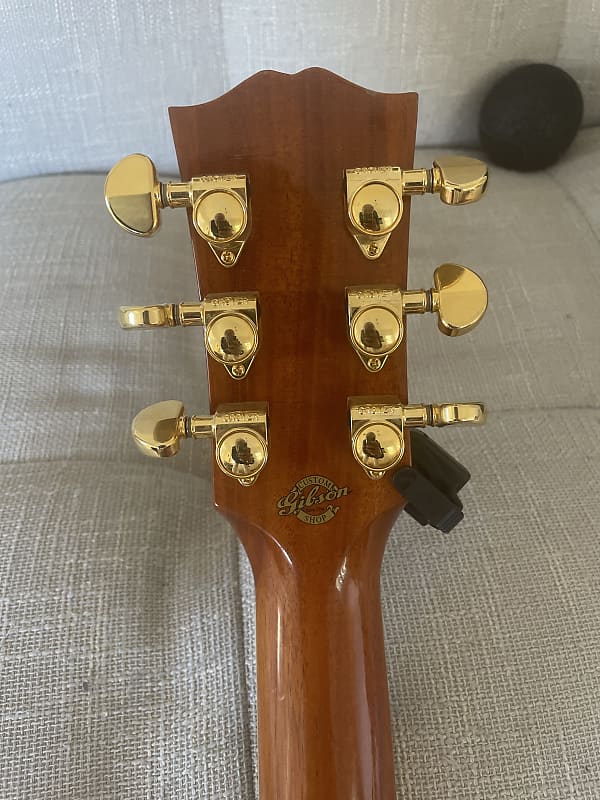 Gibson J-45 Deluxe (2019 - Present)