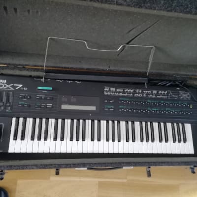 Yamaha DX7 Programmable Algorithm Synthesizer 1983 - 1987 - Black