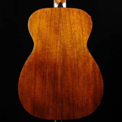 Martin 00-18 Acoustic Guitar - Natural image 2