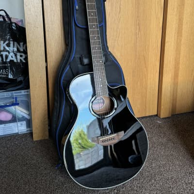 Yamaha APX500 Acoustic/Electric Guitar (incl. TGI soft case) for sale