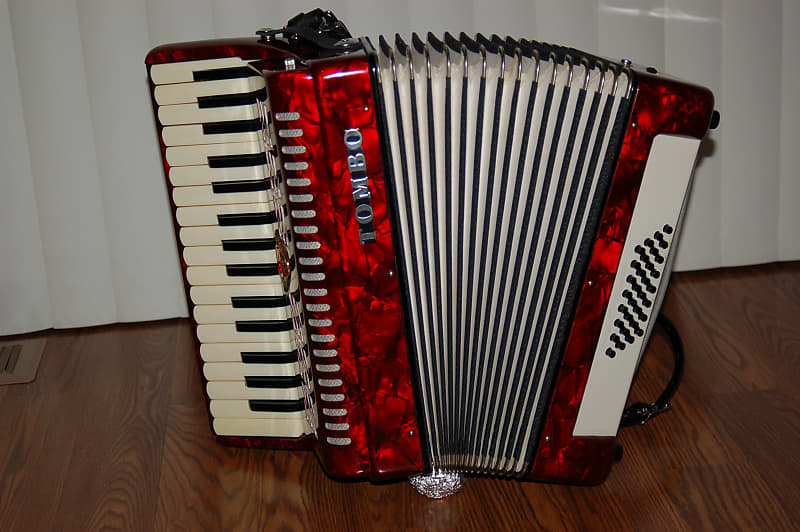 TOMBO - 32 Bass Made in Japan Red High Quality Piano Accordion