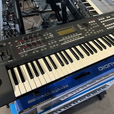 Yamaha MOXF 6 Production Synthesizer 2000s - Gray