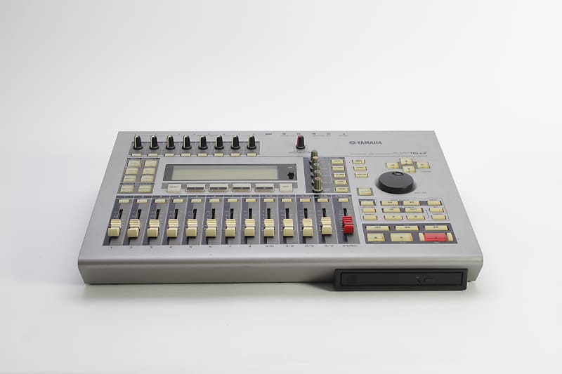 Yamaha AW16G Professional Audio Workstation 16-Track Digital Recorder