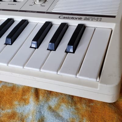 RARE Vintage Casio Casiotone MT-11 1980s Analog Synthesizer